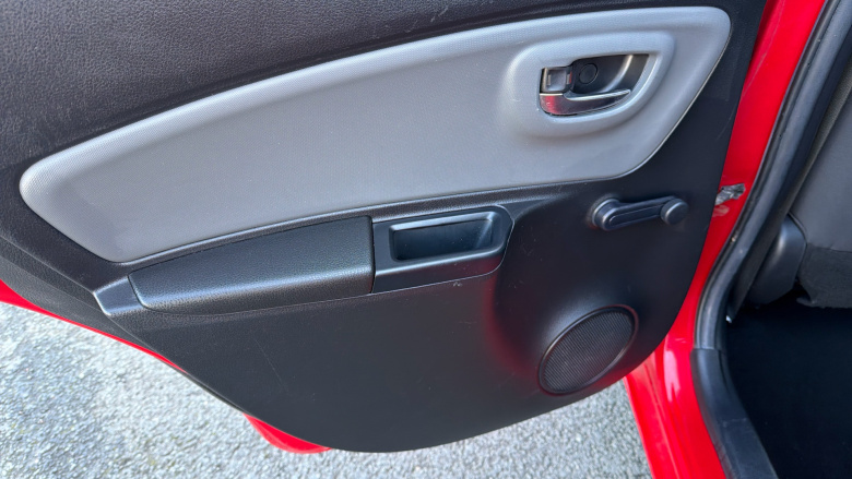 Toyota Yaris 1.33 VVT-i Sport 5dr Petrol Hatchback